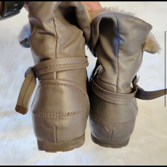 ALDO faux fur lined booties - Picture 4 of 5